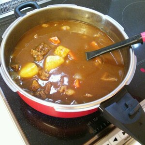 圧力鍋で☆牛すじカレー♪